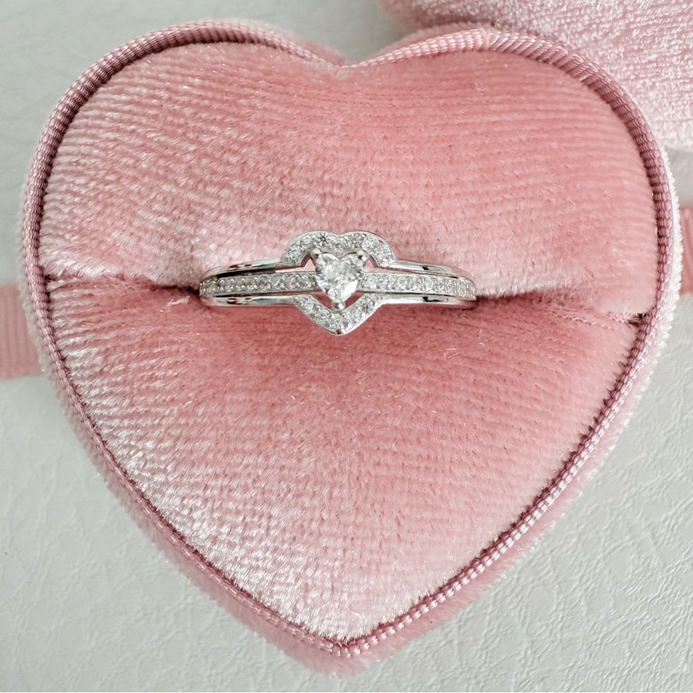 NWT ❤️ Love Diamond Heart Ring ❤️